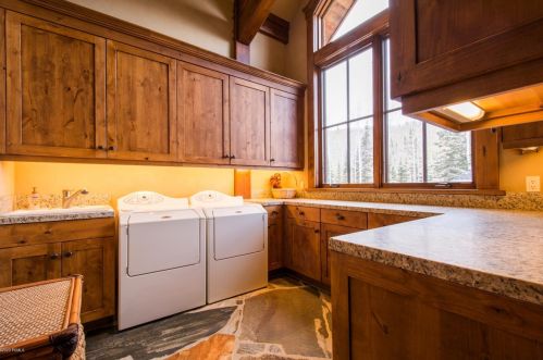 91 White Pne Cyn Rd, Park City UT 84060-6514 exterior