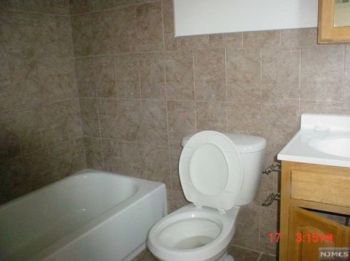 231 1st St, East Newark NJ  07029-2139 exterior