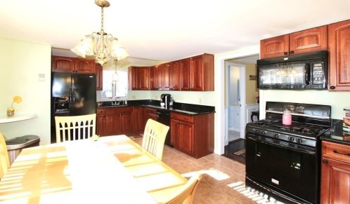 1 Main St, Groveland MA 01834-1415 exterior