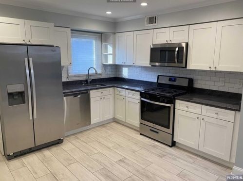 42 Midland Ave, Kearny NJ  07032-4124 exterior