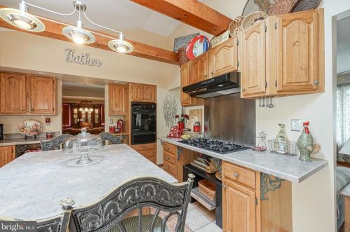 431 Meadowcroft Rd, West Deptford NJ 08096-4007 exterior