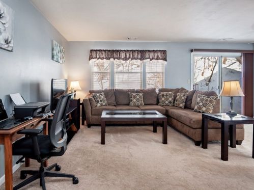 6206 Halcyon Dr, Worcester, MA 01606-1884