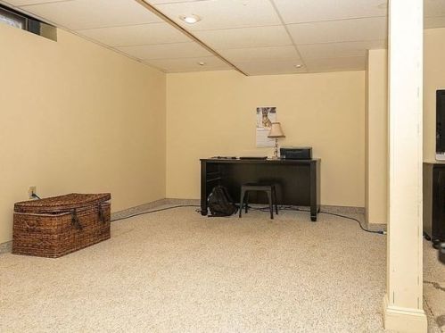 25 Mockingbird Ln, Montgomery MA 01085-1700 exterior