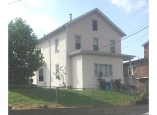 77 West St, Holyoke, MA 01040-6148