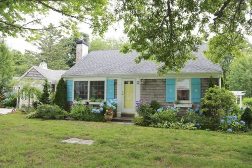 74 Eldredge Sq, Chatham, MA 02633-2052