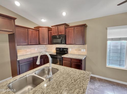 5521 27 Dr, Phoenix AZ 85045-2210 exterior