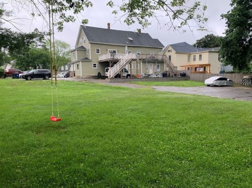 1122 Mammoth Rd, Dracut MA 01826 exterior