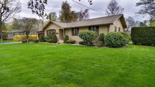 16 Heritage Ln, Montgomery, MA 01085-3405