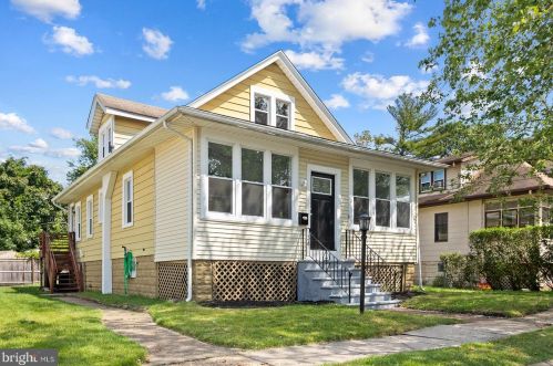 34 Crescent Ave, West Deptford, NJ 08096-1218