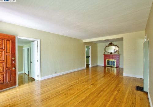 1646 Brookside Dr, San Leandro, CA 94577-1302