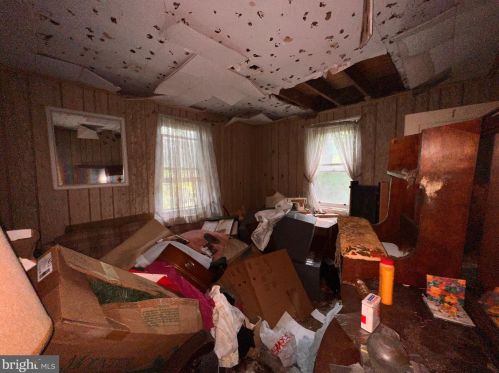 1287 Clements Bridge Rd, West Deptford NJ 08096-3085 exterior