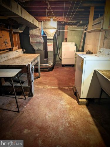 447 Hemlock Ter, West Deptford NJ  08096-2813 exterior