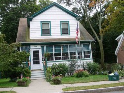 516 Auburn St, Newton, MA 02466-1735