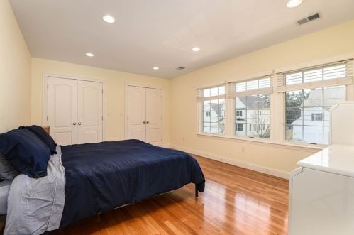 208 Vly Rd, Needham MA 02492-4720 exterior