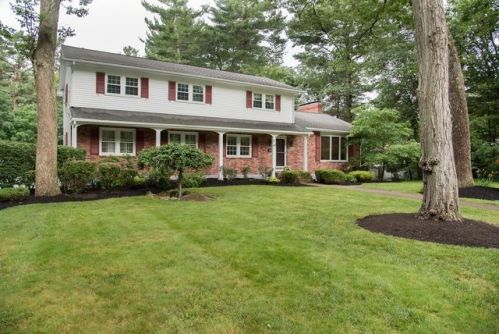8 Cortland Ln, Lynnfield MA  01940-1626 exterior