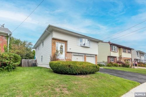 55 Dorothea Ter, Belleville, NJ 07109-1515