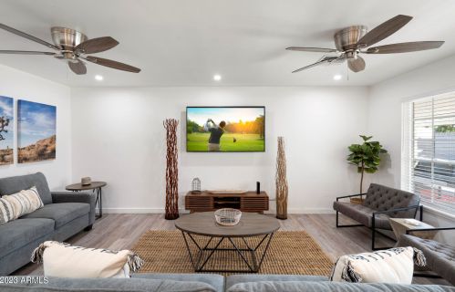 1801 Bethany Home Rd, Phoenix AZ  85015-2512 exterior