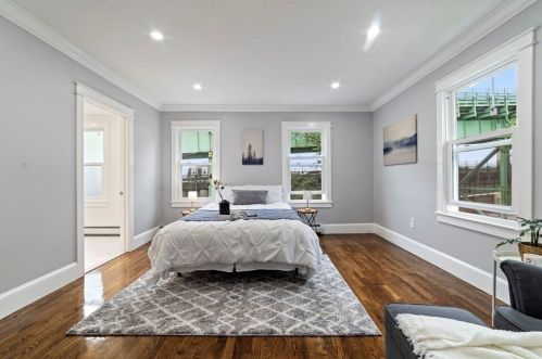 21 Beacon Pl, Chelsea MA  02150-1705 exterior