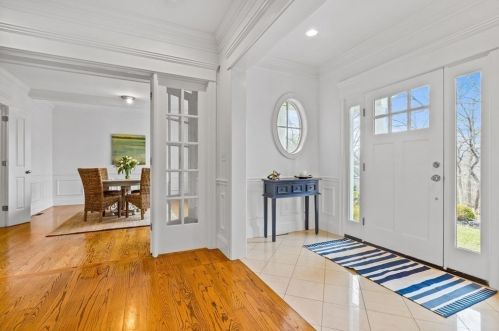 44 Canterbury St, Hingham MA 02043-1453 exterior