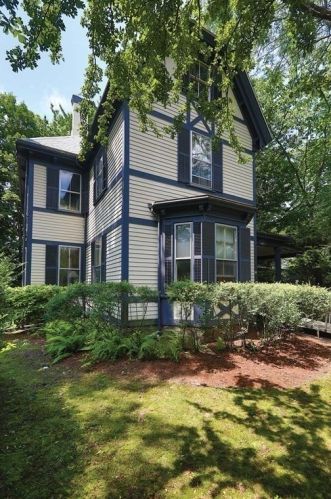 15 Sterling St, Newton, MA 02465-2614