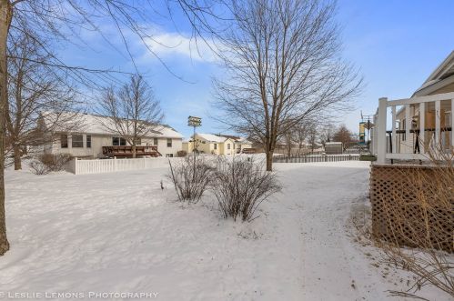 205 Maplewood Dr, Sycamore IL 60178-1154 exterior