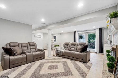 41 Cutter Dr, East Hanover NJ  07936-3047 exterior