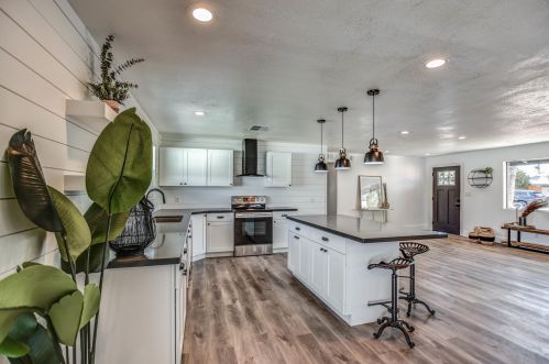 3212 Captain Dreyfus Ave, Phoenix AZ  85032-6146 exterior