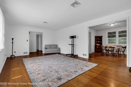 267 Rumson Rd, Little Silver NJ 07739-1657 exterior