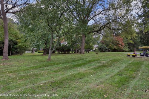 215 Silverside Ave, Little Silver NJ 07739-1713 exterior