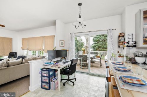 5 Wheatfield Ct, Columbus NJ  08022-1977 exterior