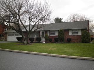 90 Oak Ln, Northampton, PA 18067-9018