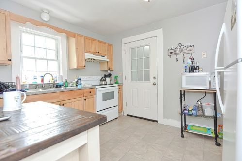 61 Prospect St, Taunton MA 02780-3422 exterior