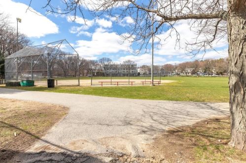 29 Russell Pl, Arlington, MA 02474-4801