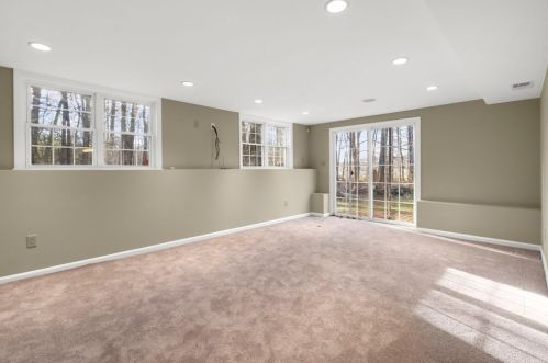 901 Randolph Ave, Milton MA 02186-3404 exterior