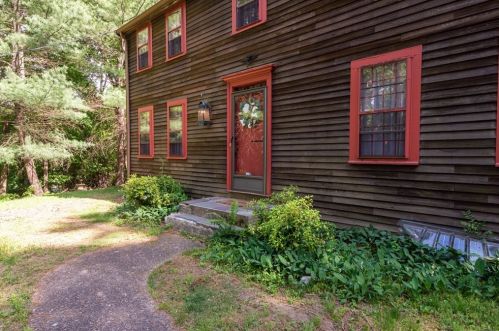 15 Hart Rd, Lynnfield, MA 01940-2426