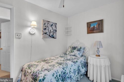 228 Somerset Rd, West Deptford NJ 08096-6066 exterior