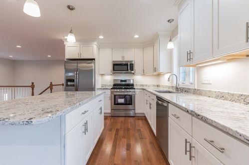 40 Lawrence Ave, East Bridgewater MA 02324-1613 exterior