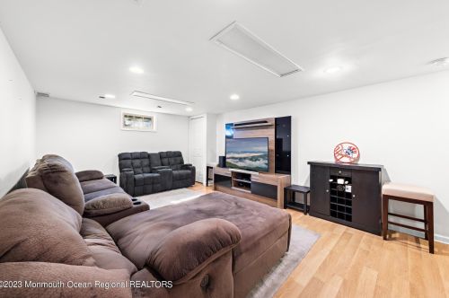 450 Branch Ave, Little Silver NJ  07739-1111 exterior