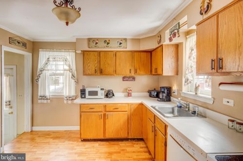 160 Laurel St, West Deptford NJ 08096-1835 exterior