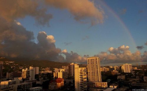 1571 Piikoi St, Honolulu HI 96822-4085 exterior