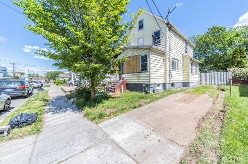 122 Lowell St, Carteret, NJ 07008-2920