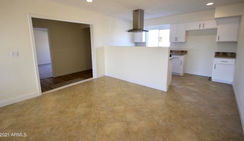 2007 56 Ave, Phoenix AZ 85031-2514 exterior