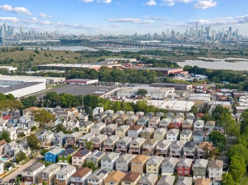 511 Davis Ave, East Newark NJ  07029-3601 exterior