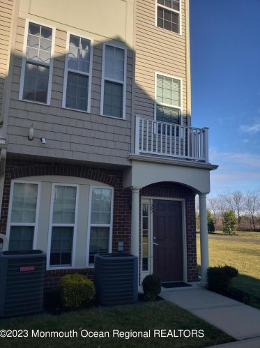 25 Kyle Dr, Tinton Falls NJ  07712-7535 exterior