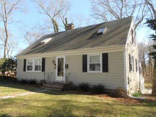 65 Lakeview Ave, Falmouth MA  02540-2831 exterior