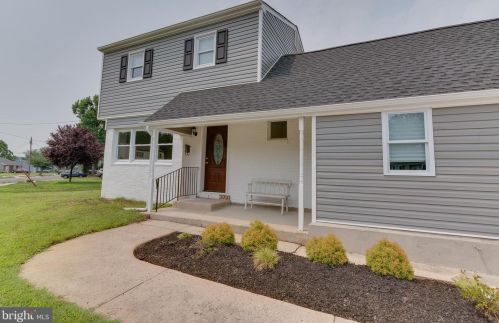 372 Madison Rd, West Deptford, NJ 08051-1241