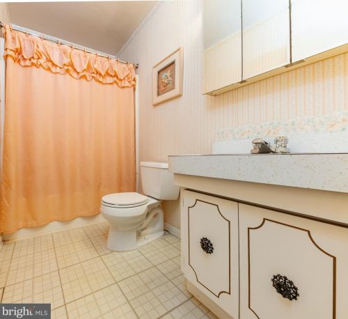 605 Chestnut Ave, West Deptford NJ 08097-1603 exterior