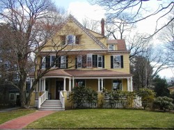40 Lenox St, Newton, MA 02465-2717