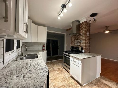 264 Davis Ave, Kearny NJ 07032-3402 exterior