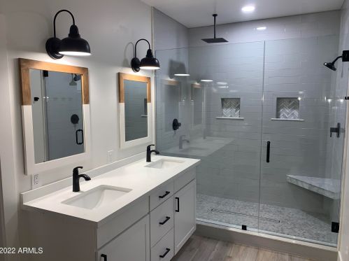 2022 22 Pl, Phoenix AZ 85042-8100 exterior